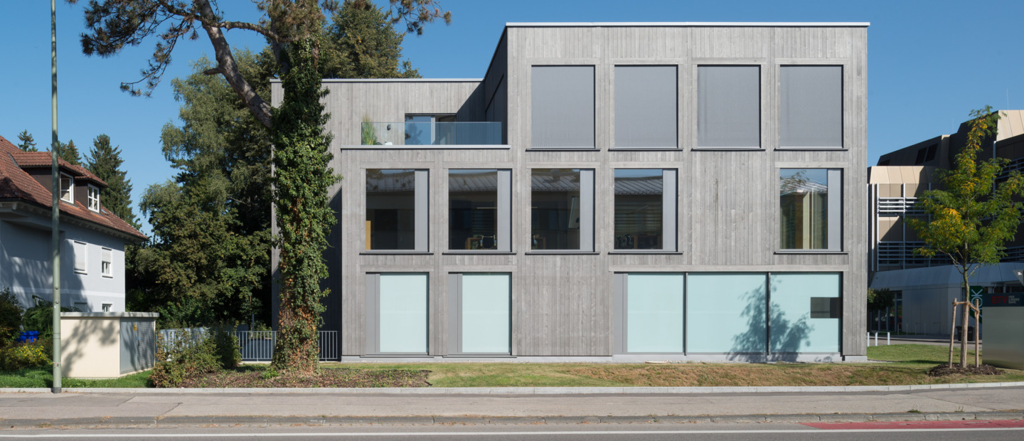 Wohn-und-Geschaeftshaus-BTV-Memmingen-Aussen-Sohm-HolzBautechnik-06